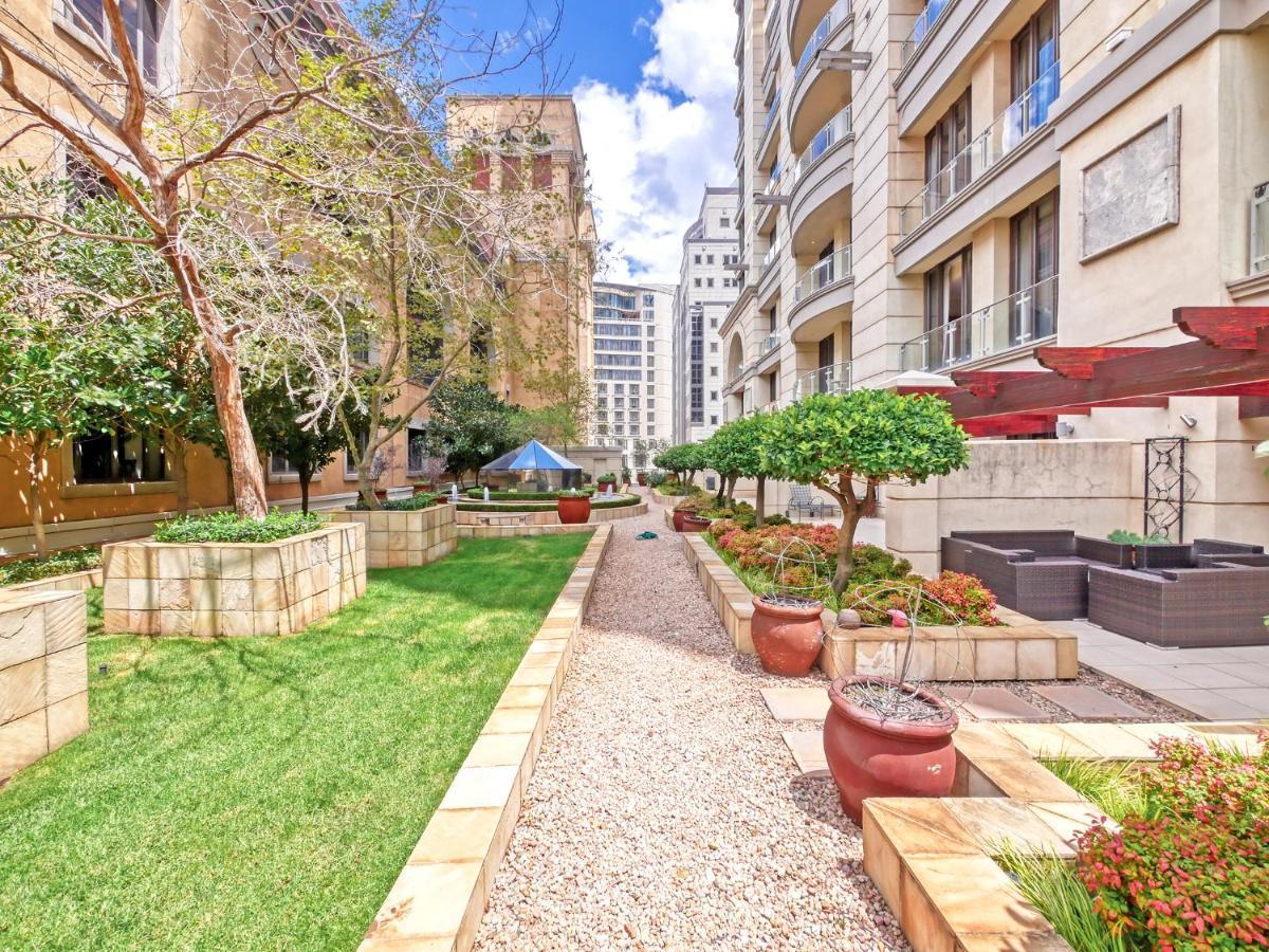 Apartment At Michelangelo Towers Johannesburg Exterior photo